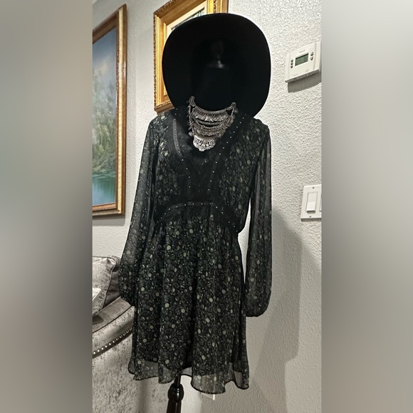 Zara M size short dress ( 100% Polyester ) - Picture 6 of 12